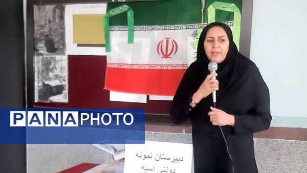 آذین‌بندی دهه فجر و نواخته شدن زنگ انقلاب در دبیرستان حضرت آسیه(س) حاجی‌آباد