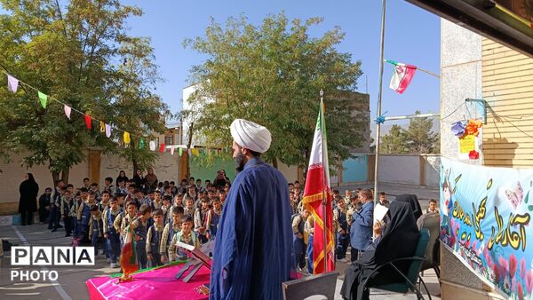 نوای آغاز دوباره سال تحصیلی جدید در دبستان شهید احمدی، شهرستان اشترینان 