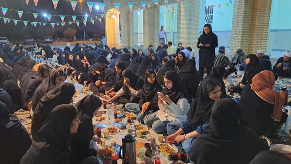 ضیافت افطار دانش‌‌آموزی در پارسیان