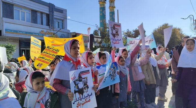 صدای رسای نوجوانان انقلابی در روز ۱۳ آبان