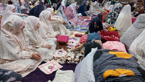 اعتکاف دختران دانش‌آموز در قم