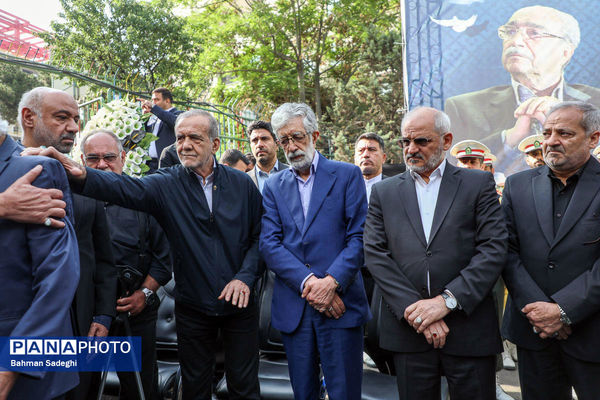 مراسم تشییع پیکر رئیس مجمع خیرین مدرسه‌ساز