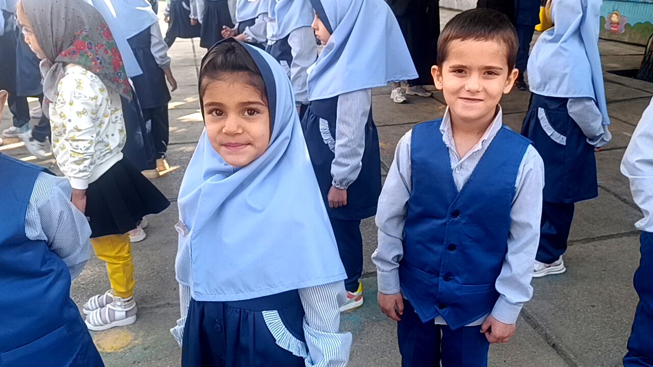 زنگ آغاز مهر در دبستان دخترانه مهر و ماه آشخانه 