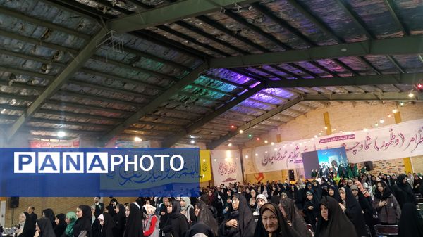 کیک ۱۴ متری در اجتماع مردمی به مناسبت تولد امام عصر در غرب مشهد