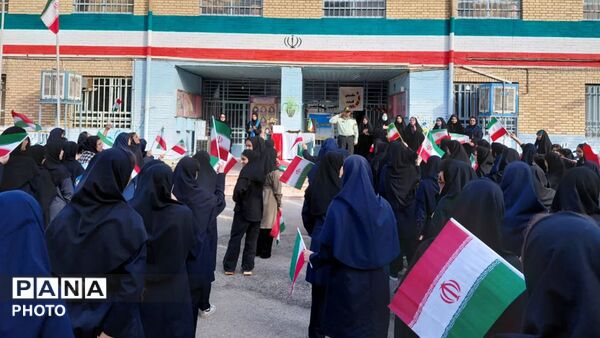 آیین گرامیداشت نیروی انتظامی در دبیرستان فرهنگیان