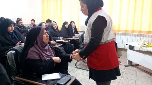 کارگاه آموزشی کمک‌های اولیه سازمان دانش‌آموزی ناحیه 2 کرج 