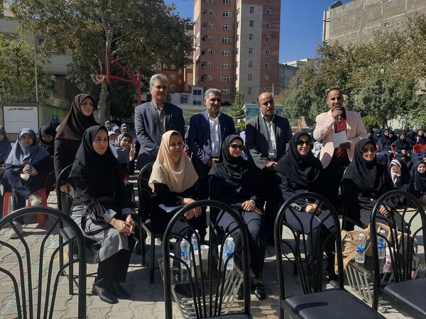 بزرگداشت هفته‌ دفاع مقدس در دبیرستان شاهد شهید حمامی