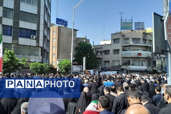 حضور میلیونی مردم تهران برای بدرقه شهید جمهور و یاران