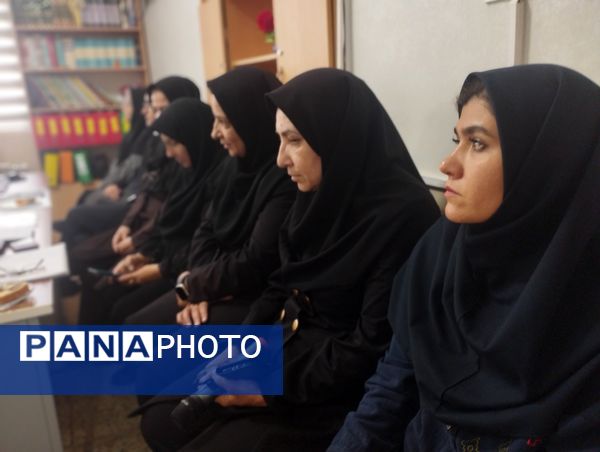  تقدیر از معلمان نمونه دبیرستان هاجر بیرجند