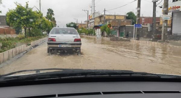 وقوع سیل به علت بارش شدید باران در فاریاب کرمان