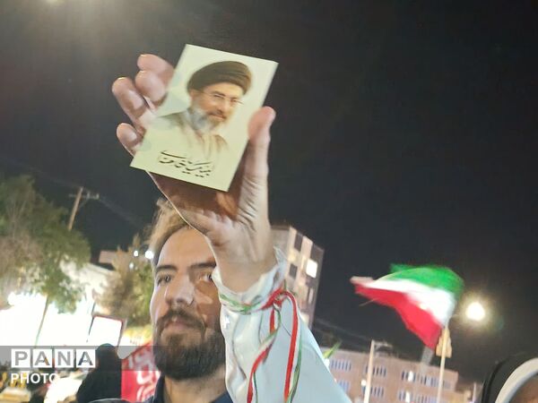 میدان در شب صد و سی میزبان دلدادگان وطن