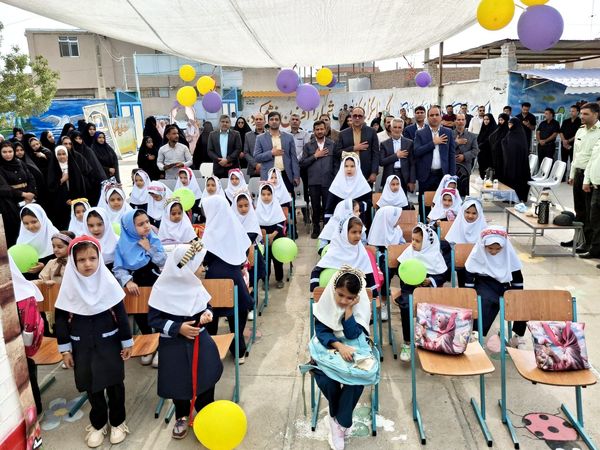 آیین نواختن زنگ شکوفه ها و جوانه ها در شهرستان خلیل‌آباد 