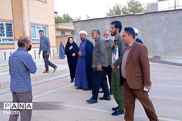 دیدار خانواده های شهدای میناب با دانش آموزان مدرسه حضرت زینب لردگان