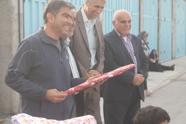 پیاده‌روی خانوادگی در روستای بندرگاه شهرستان بوشهر