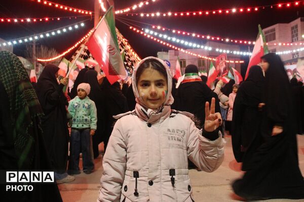 صحنه اتحاد اقشار مختلف برای ایران