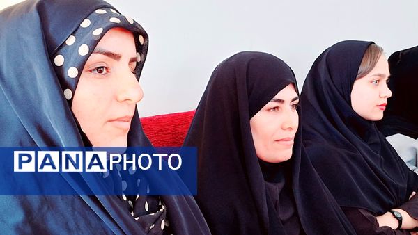 تجلیل از دانش‌آموزان نخبه مسابقات قرآن، عترت و نماز و تربیت‌بدنی