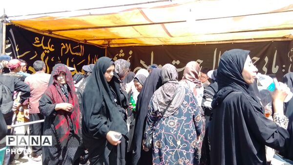 پیاده روی امام رضا (ع) با حضور پر شور مردم نیشابور در کاروان نورالرضا