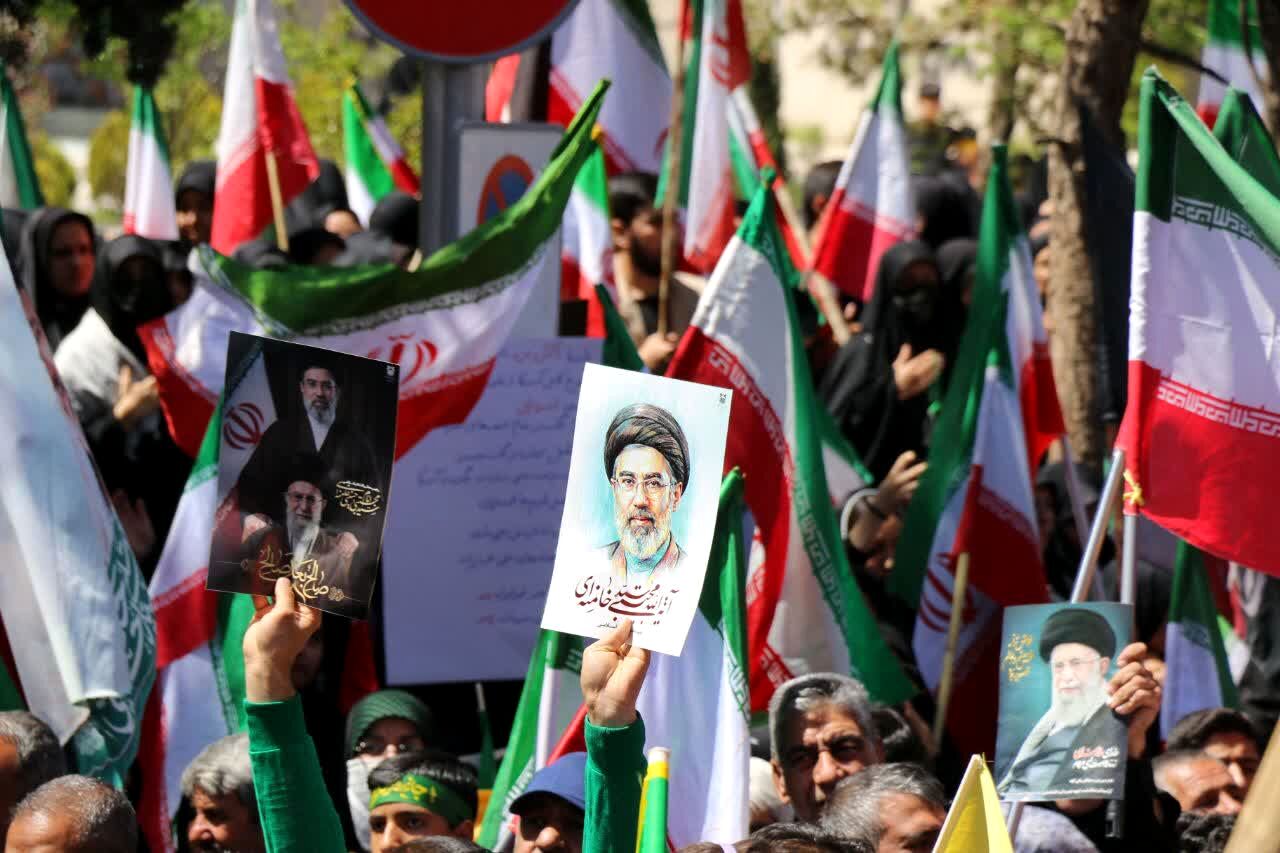 مردم در میدان، پای کار انقلاب اسلامی