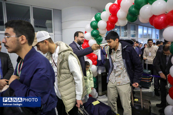 آیین بدرقه دانش‌آموزان و مربیان عمره‌گزار به سرزمین وحی