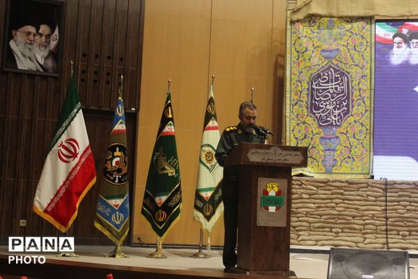 رونمایی از نخستین جلد دانشنامه دفاع مقدس استان قم