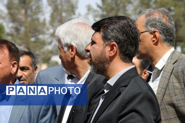 آیین بهره‌برداری از کندرو اصفهان به حبیب آباد 