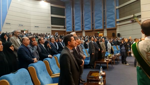 معلم قلب تپنده پایتخت دانایی