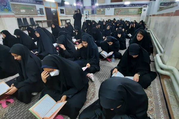 محفل انس با قرآن کریم به یاد شهید سید حسن نصرالله در مدارس ناحیه 2 شهرری 