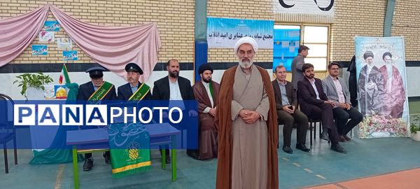 استقبال مسئولان و دانش‌آموزان دبیرستان عشایری نسیبه و امید انقلاب از خادمان حرم حضرت معصومه(س)