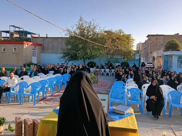  اولین مجمع انجمن اولیا و مربیان در دبیرستان فاطمیه