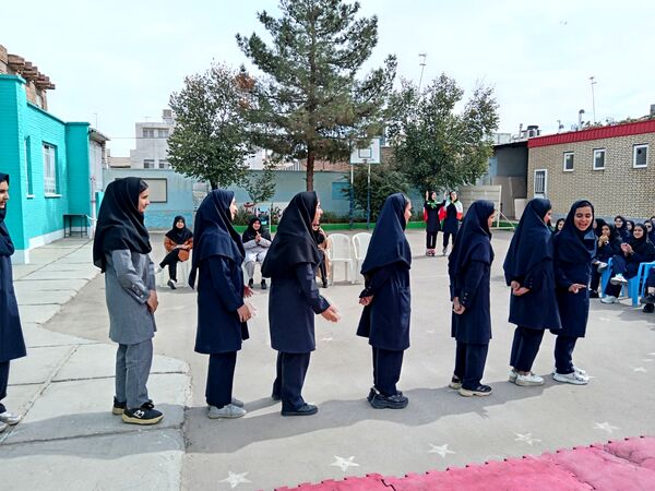 المپیاد‌ ورزشی درون مدرسه ای در دبیرستان فاطمیه