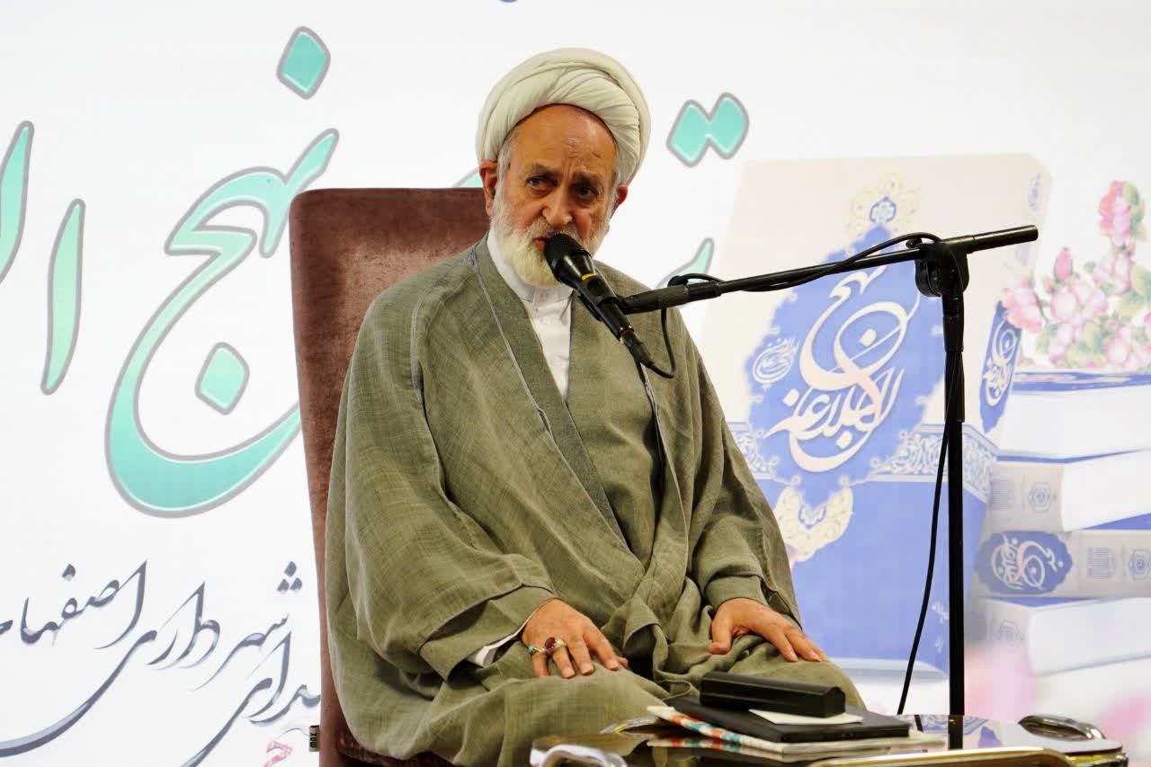 توحید عامل بصیرت، بیداری و ایستادگی است