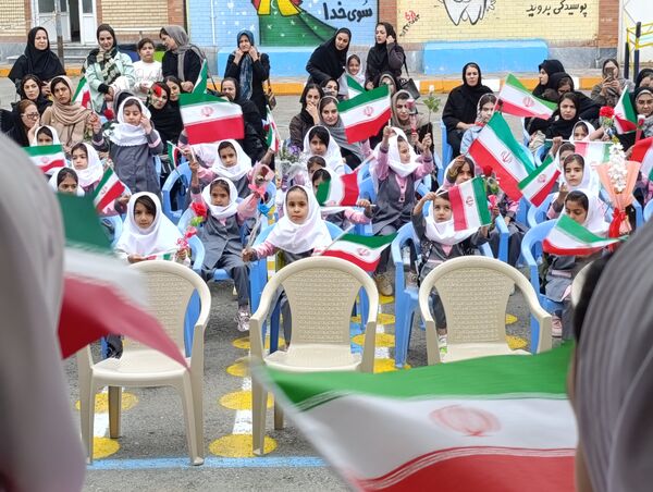 جشن شکوفه‌ها در ملکان؛ استقبال گرم از نوگلان دبستانی