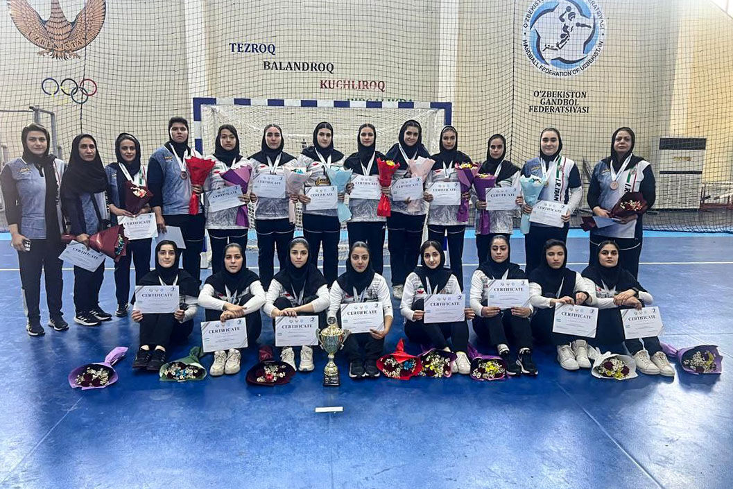 ایستادن دختران هندبالیست ایران در جایگاه سومی تورنمنت بین‌المللی ازبکستان 