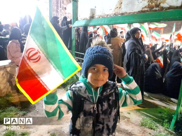 خون می‌دهیم ولی خاک هرگز