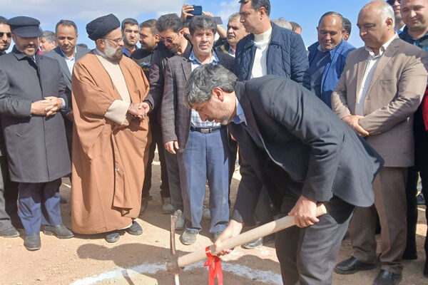 کلنگ زنی و آیین آغاز عملیات اجرایی ساخت مدرسه مسکن ملی آباده با حضور استاندار