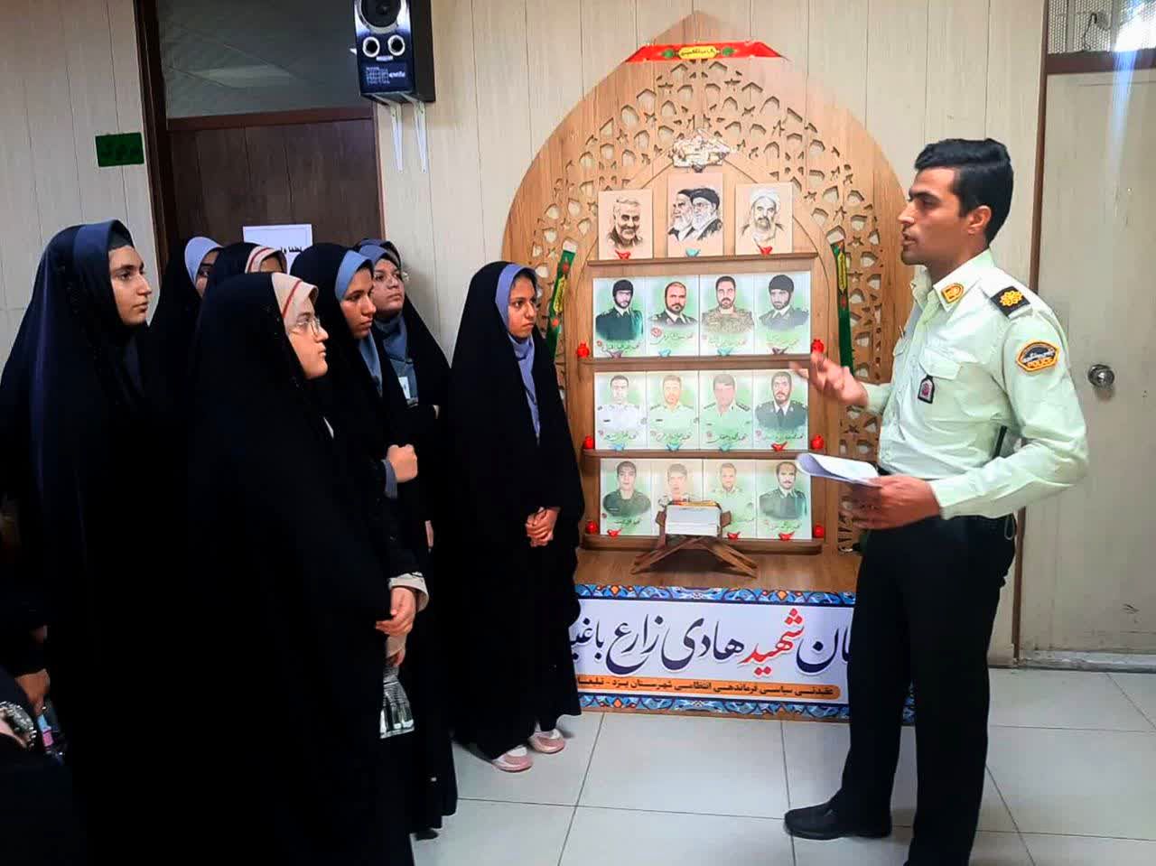 میهمانی حافظان امنیت برای دانش‌آموزان مدرسه پاکنژاد ناحیه ۲ یزد