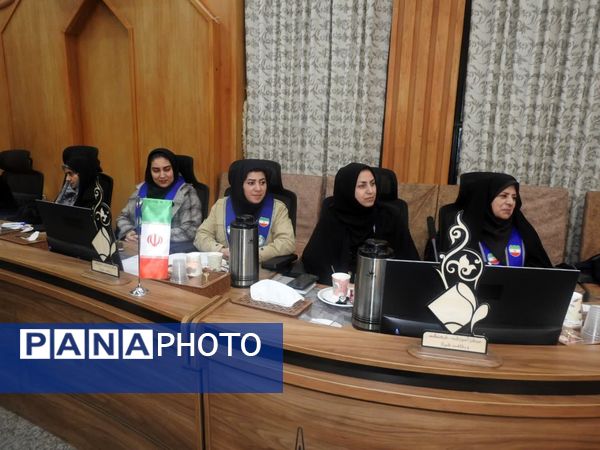 نشست هم‌اندیشی مسئولان سازمان دانش‌آموزی استان فارس روز اول