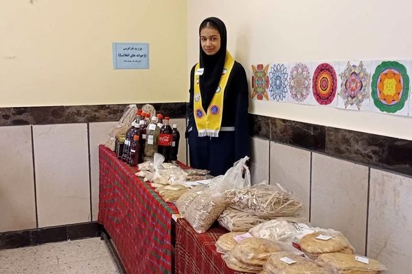 بازارچه کسب و کار دانش آموزی در دبیرستان مادر مهربان خلیل آباد