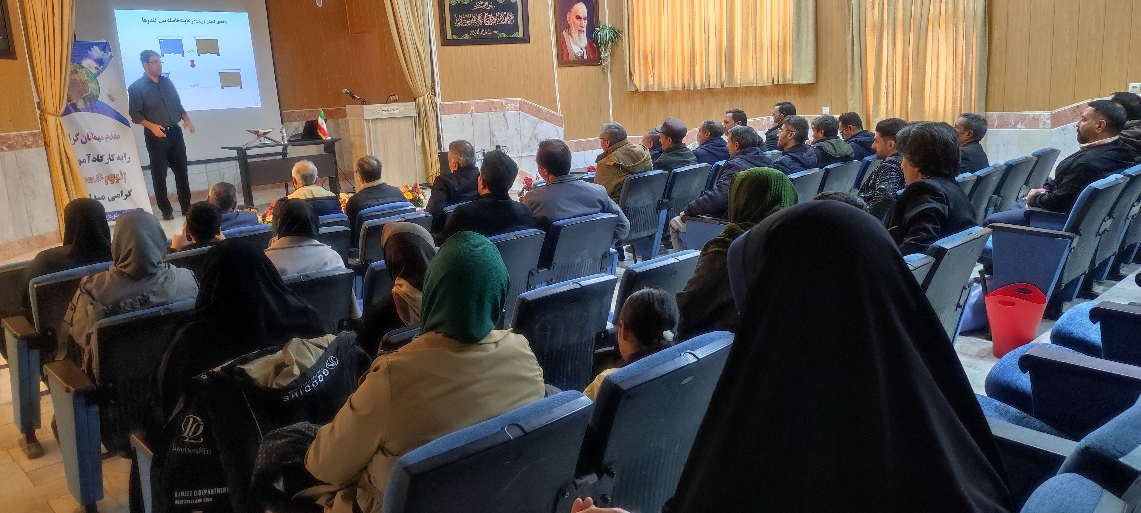 کارگاه آموزشی و مهارتی مدیریت تلفیقی مبارزه با کنه واروا در کندوهای زنبور عسل