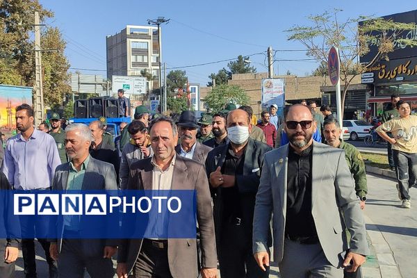 پیشوا یکپارچه علیه استکبار؛ 