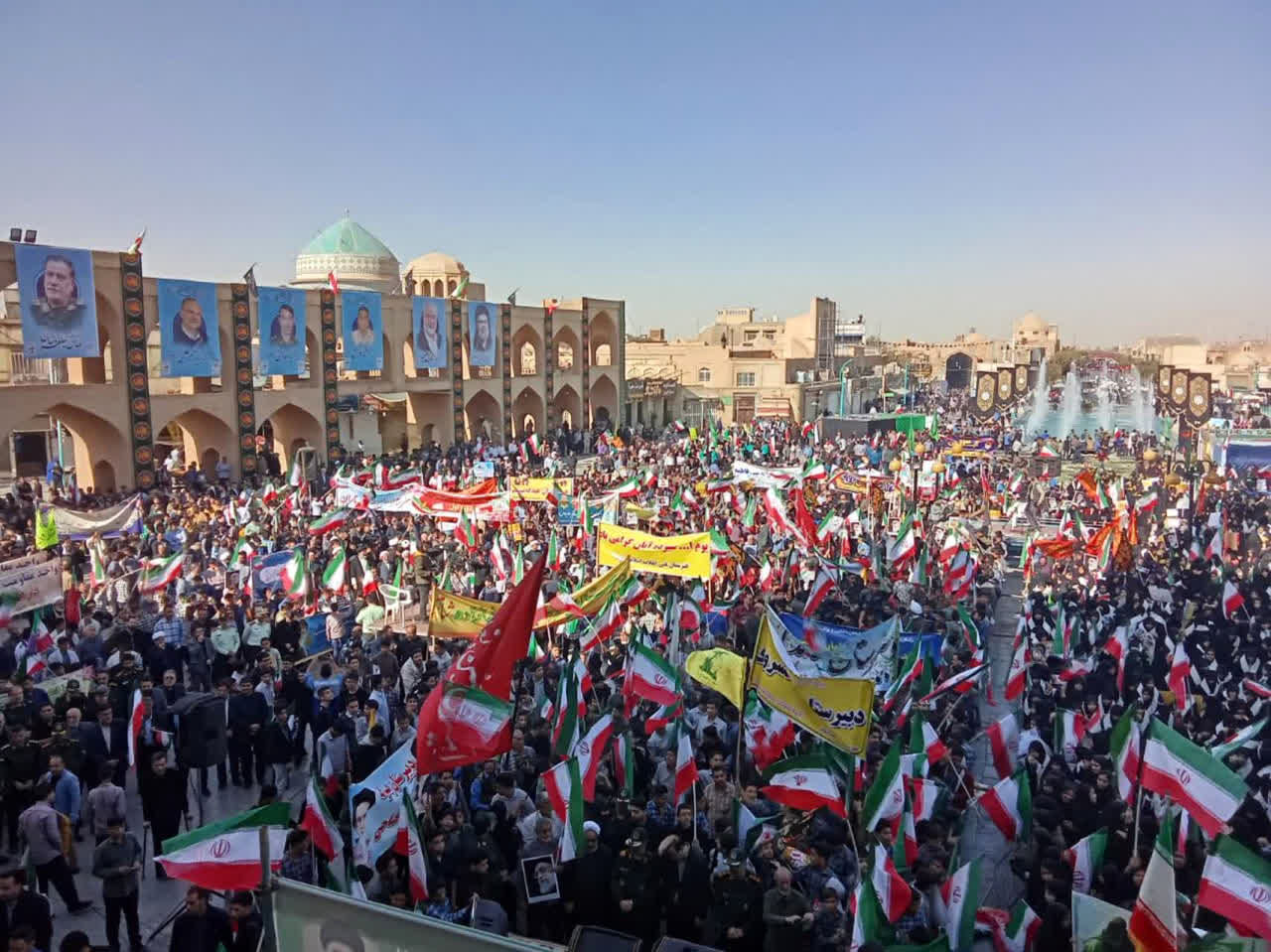 خروش دانش آموزان و مردم انقلابی یزد در ۱۳ آبان