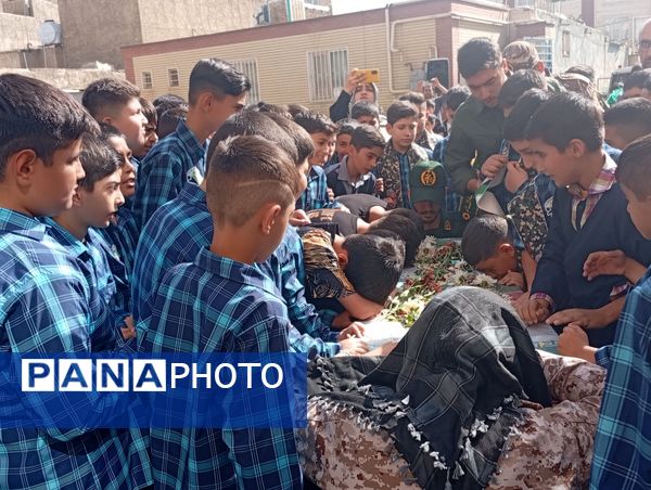 مدراس شهرستان قدس میزبان پرچم حرم امام حسین (ع) و شهید گمنام 