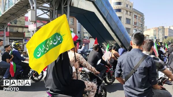 رزمایش اقتدار موتورسواران جان‌فدا در تهران