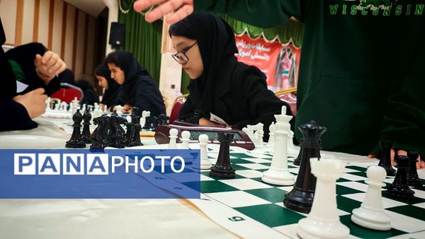 مسابقات ورزشی شطرنج دانش آموزان دوره دوم