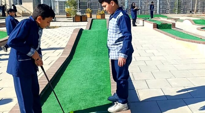 آموزش گلف برای دانش‌آموزان دبستان جهاد