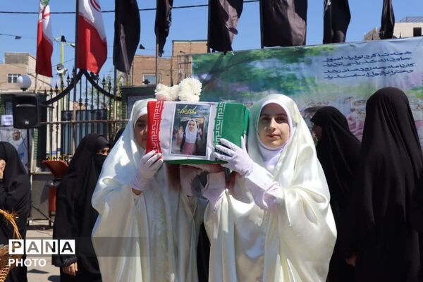 زنگ آخر است و کیف گشته غرق خون پاک 