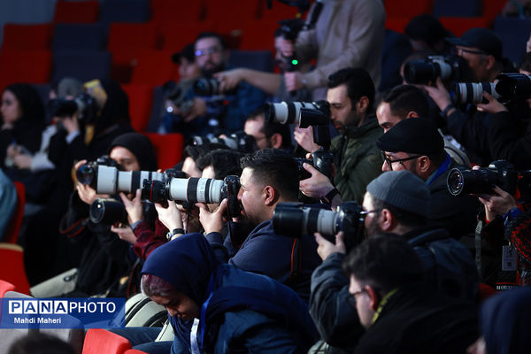 نشست نقد و بررسی فیلم «غوطه‌ور» در چهل و چهارمین جشنواره ملی فیلم فجر