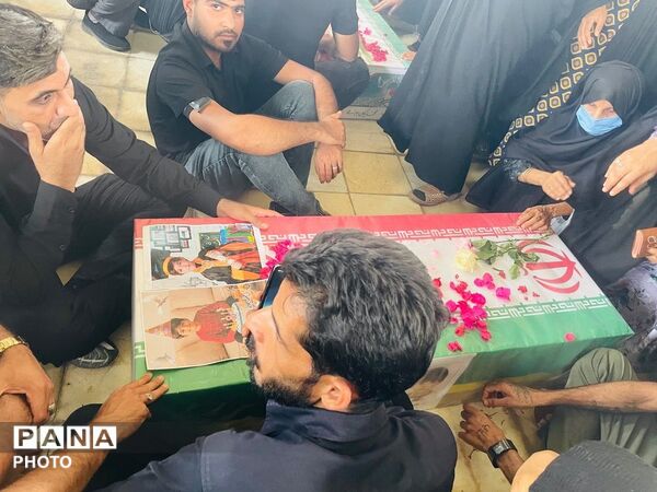 بدرقه ۱۶۸ دانش‌آموز شهید در عزای عمومی هرمزگان