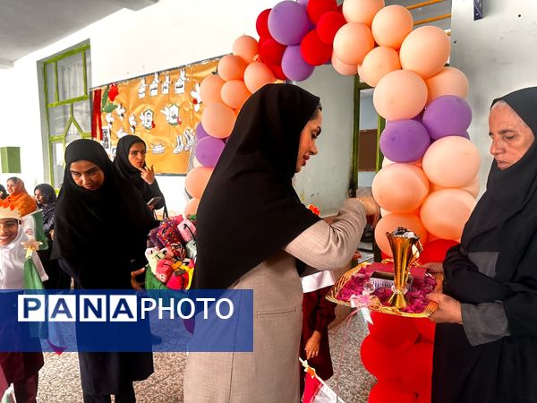 جشن شکوفه‌ها و طنین زنگ مهر در مدرسه فاطمه‌ الزهرا شهرستان جاسک