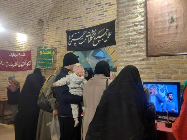 فعالیت چایخانه حضرت زهرا(س) نیشابور در هوای سرد زمستانی 